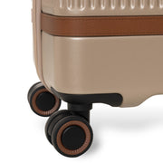 Close-Up Detail of Classic Collar &amp; Heavy-Duty Zipper Hardware on Medium Suitcase Zuna 女士