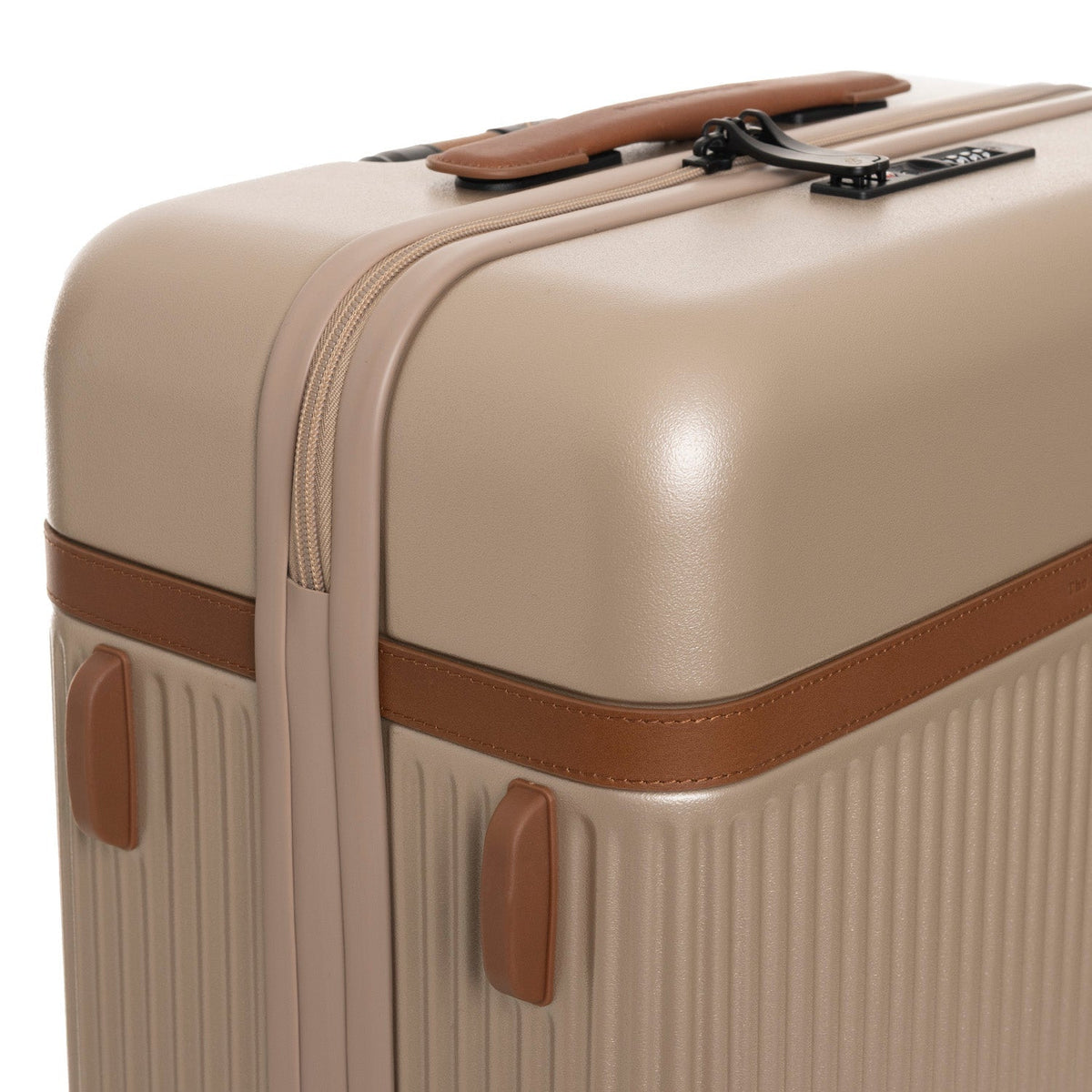 Tailored Rib Cuffs &amp; Hem Craftsmanship Construction Detail on Medium Suitcase Zuna 女士