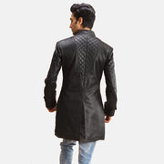 Men's Midlander Quilted 黑色 真皮大衣 男士 - Lateral Side Profile View Showing Sleeve Cut &amp; Athletic Taper Fit