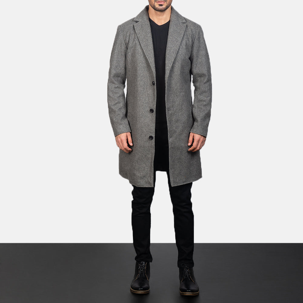 
细节特写 of Notch & Button Hardware on Petrillo Grey Wool Single Breasted 真皮大衣 男士