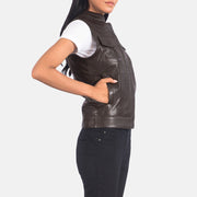 
Brown Sheepskin Leather Biker Jacket - 展现肩线贴合与利落下摆的背部视角