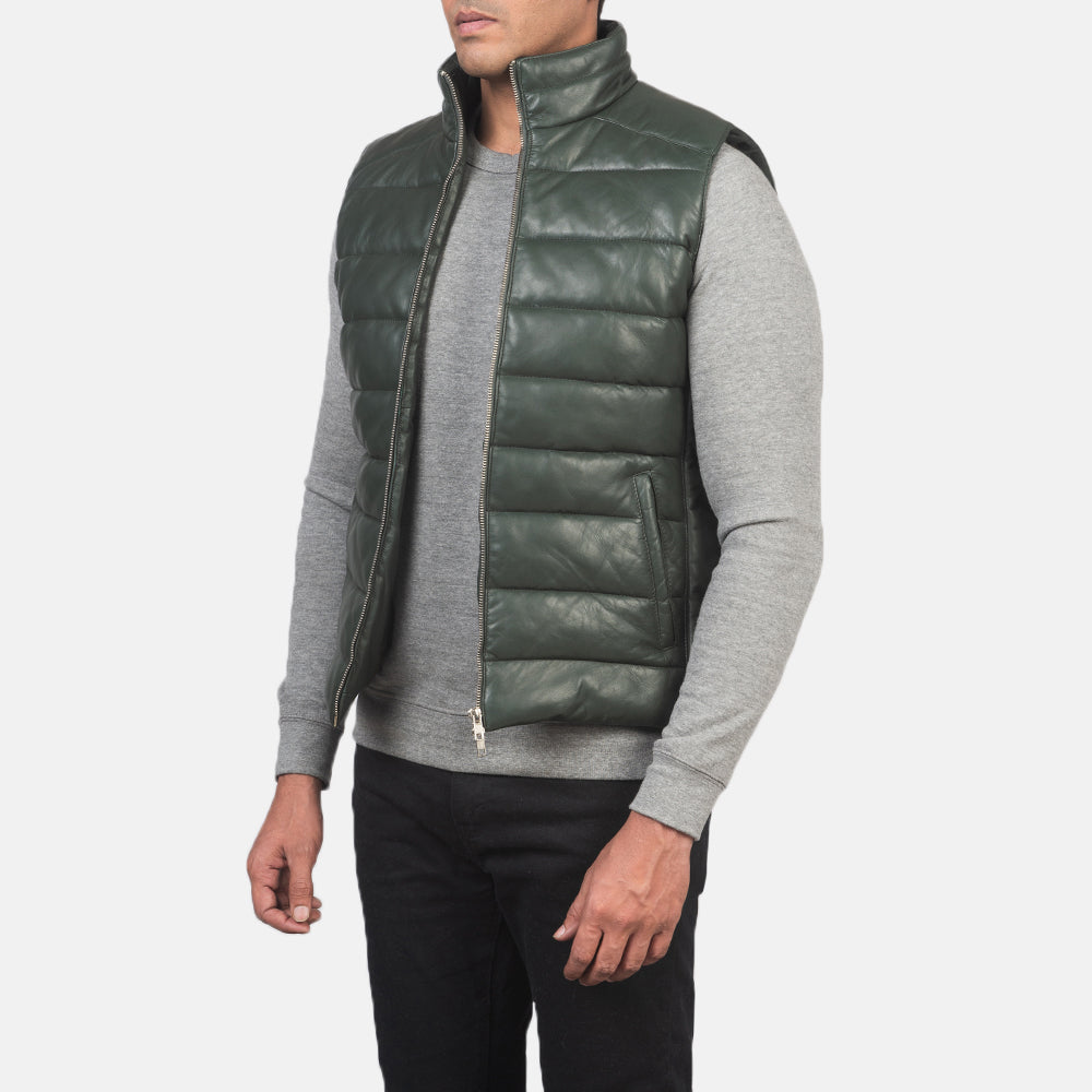
Green Sheepskin leather Vest - 展现肩线贴合与利落下摆的背部视角