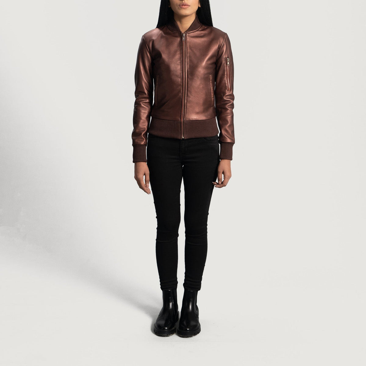 Close-Up Detail of Varsity &amp; Zipper Hardware on Women's Reida Maroon 真皮飞行员夹克 女士