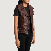 
Rhonda 栗褐色 Leather Biker Vest 女士 - 展现立体袖型与合身版型的侧身视角