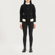 
Sasha A1 Black Suede Bomber Jacket - 展现立体袖型与合身版型的侧身视角