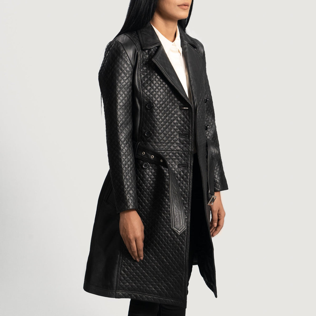 
Black Sheepskin Leather Trench Coat - 展现肩线贴合与利落下摆的背部视角