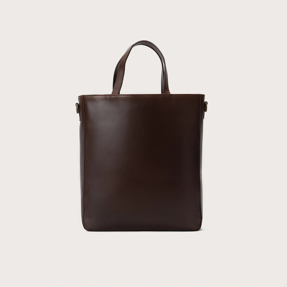 
100% Full-Grain Wax Pull-Up Full-Grain Leather Grain Texture & Handcrafted Patina Detail