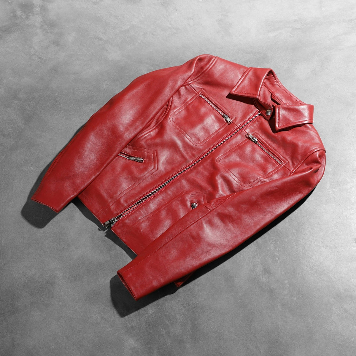 
模特上身效果： Tomachi Red Leather Jacket 模特试穿展示（自然光垂坠质感）