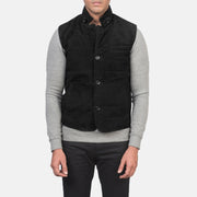 Close-Up Detail of Notch with removable throat latch &amp; Button Hardware on Men's Tony 黑色 Suede Vest 男士
