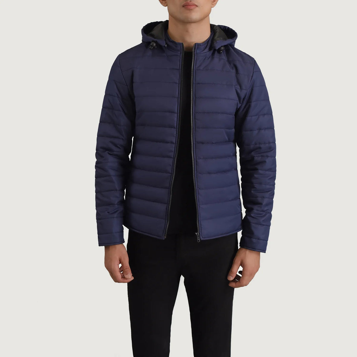
Tyler 深海蓝 Hooded Puffer 真皮夹克 男士 in Blue Full-Grain Leather - 正面版型与定制立体剪裁轮廓 | 官方商城选购