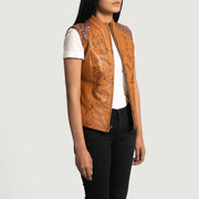 
Tan Brown Sheepskin Dip &Amp; Dye Leather Vest - 展现肩线贴合与利落下摆的背部视角