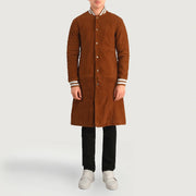 Wilde 棕色 Suede Varsity 真皮大衣 男士 - Lateral Side Profile View Showing Sleeve Cut &amp; Athletic Taper Fit