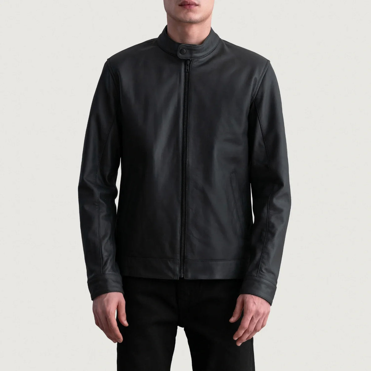 Zen Matte 黑色 真皮机车夹克 男士 - Lateral Side Profile View Showing Sleeve Cut &amp; Athletic Taper Fit
